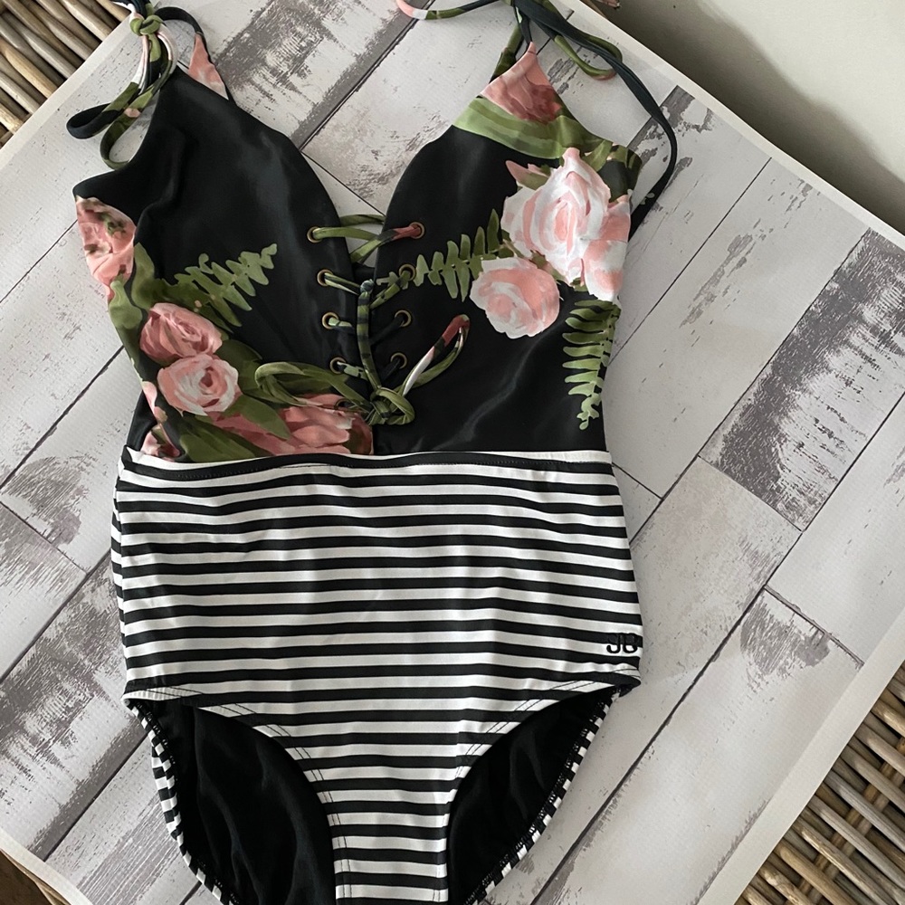 Albion swim suit xsmall